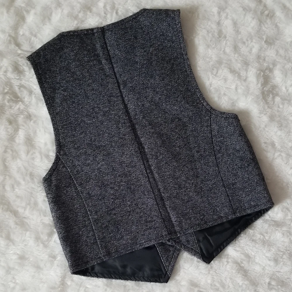 Gymboree boys' charcoal vest size 4